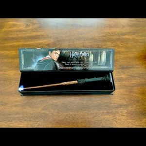 The Noble Collection Harry Potter Wand with Illuminating Tip